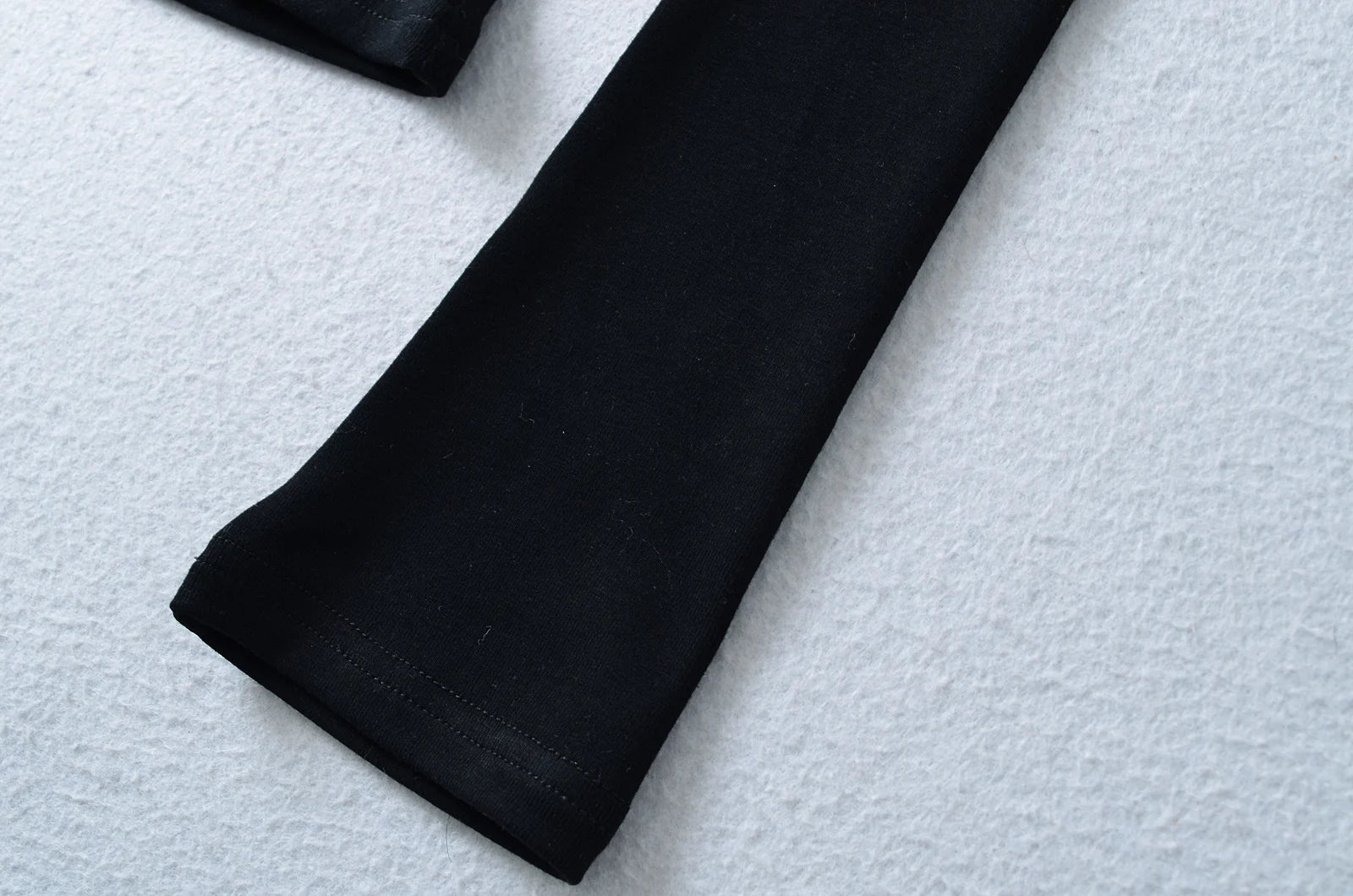 Crisluvᵀᴹ Women’s Y2K Lace-Up V-Neck Cropped Long Sleeve Top