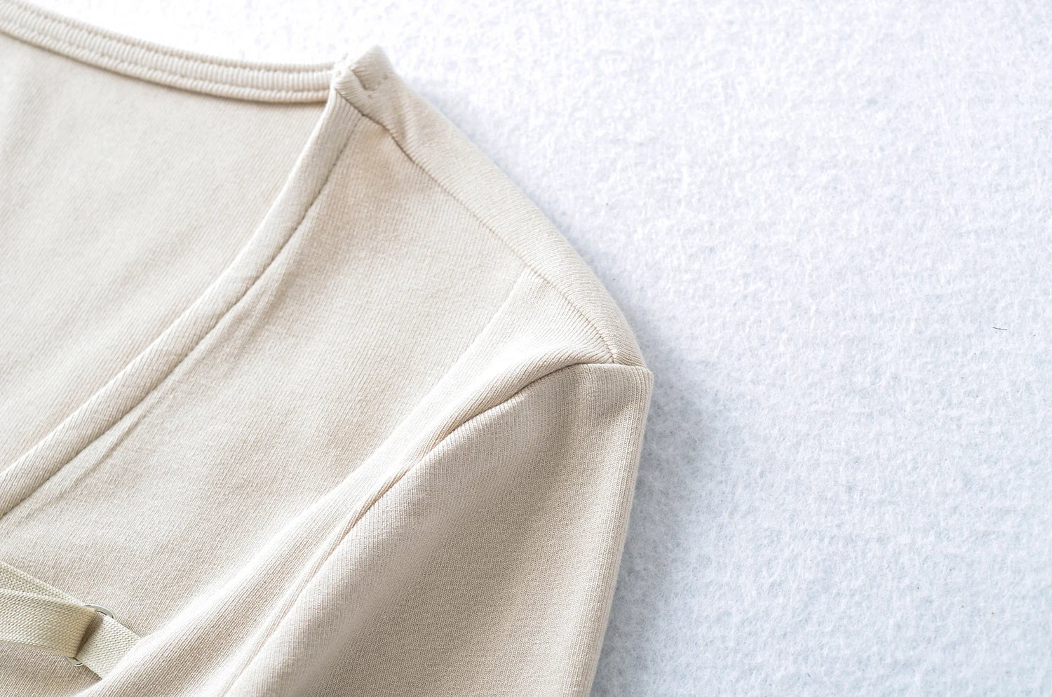 Crisluvᵀᴹ Women’s Y2K Lace-Up V-Neck Cropped Long Sleeve Top