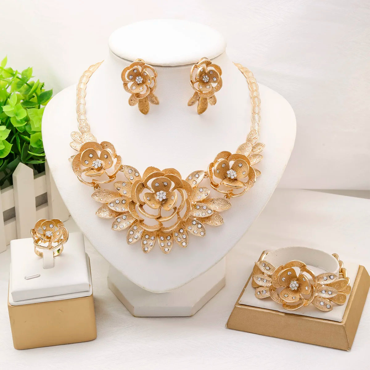 Crisluv™  18k Gold-Plated Flower Jewelry Set for Women