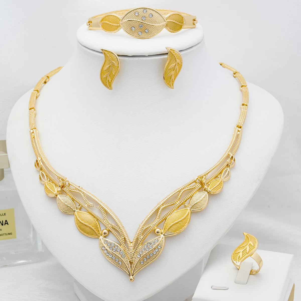 Crisluv™  18k Gold-Plated Flower Jewelry Set for Women