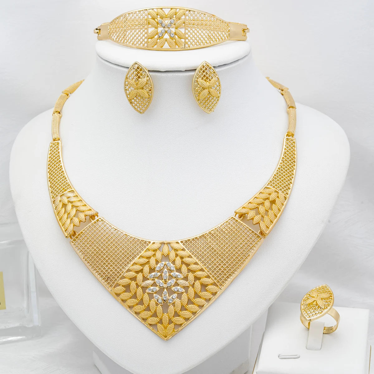 Crisluv™  18k Gold-Plated Flower Jewelry Set for Women